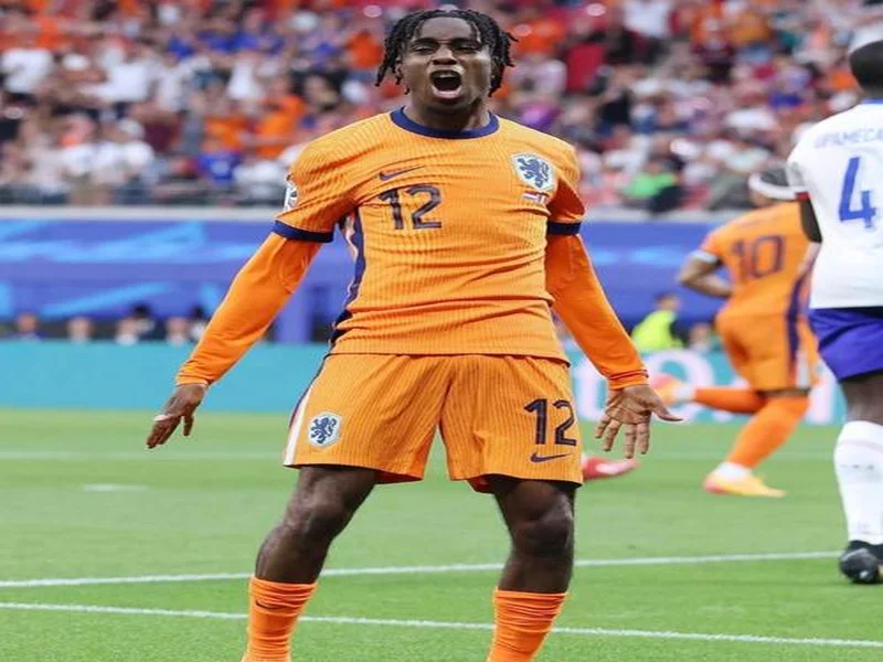 前曼联助教：弗林蓬比阿诺德更灵活速度更快，两人特点不同